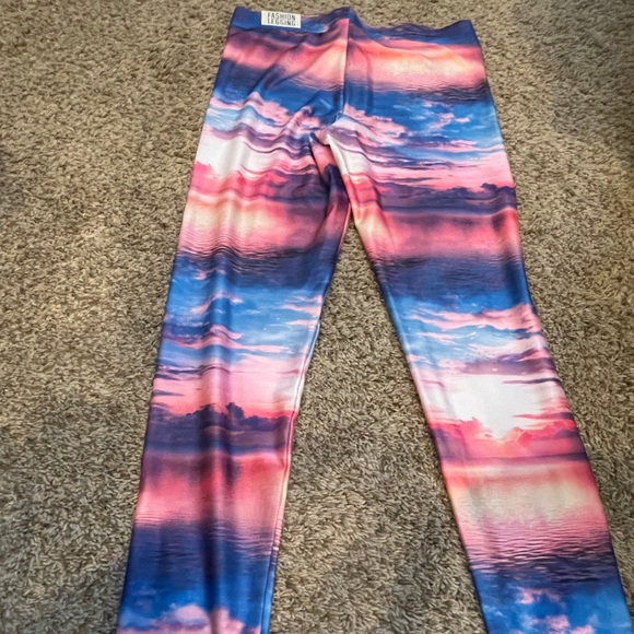 BRAND NEW PINK LIMITED EDITION LEGGINGS 🐶 - Picture 2 of 6